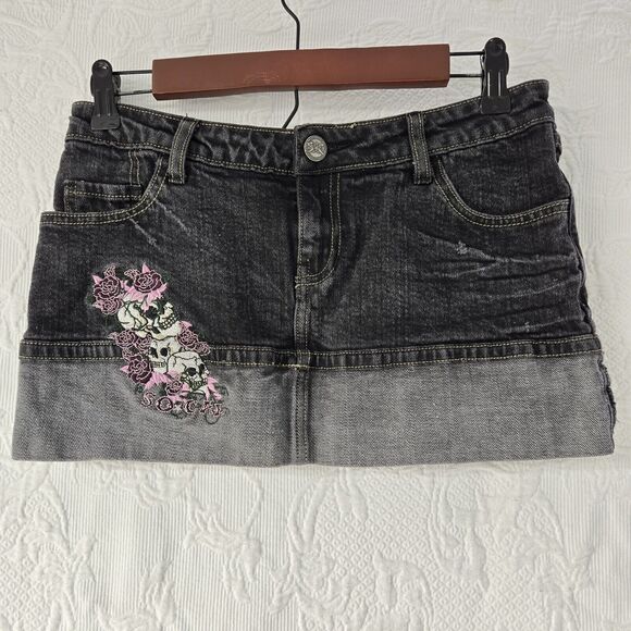 Trashy Y2K No Fear Black Jean Miniskirt 3 Embroidered Skulls Roses Goth Bratz - Picture 1 of 5